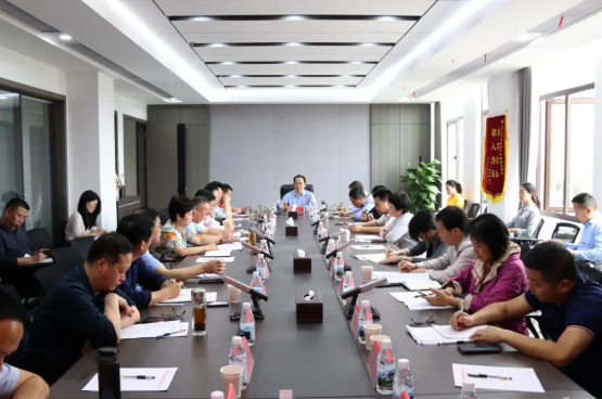 區(qū)人大常委會“學(xué)黨史 促擔(dān)當(dāng) 開新局”旅游課題調(diào)研座談會在廣旅集團召開